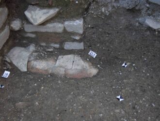 Trieste scavi archeologici e restauro monumento via dei capitelli10