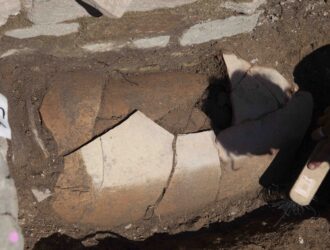 Trieste scavi archeologici e restauro monumento via dei capitelli20
