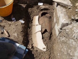 Trieste scavi archeologici e restauro monumento via dei capitelli22