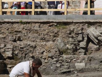 Trieste scavi archeologici e restauro monumento via dei capitelli25